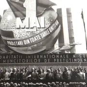 Aspect din tribuna oficială cu prilejul demonstraţiei oamenilor muncii din Capitală jpg