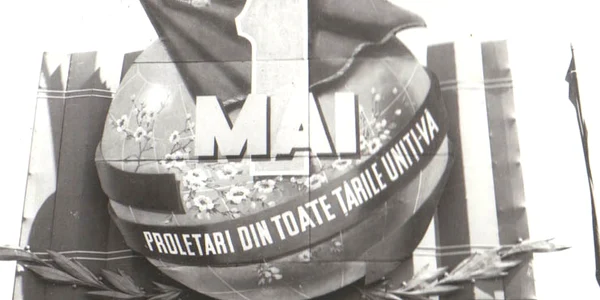 Aspect din tribuna oficială cu prilejul demonstraţiei oamenilor muncii din Capitală jpg