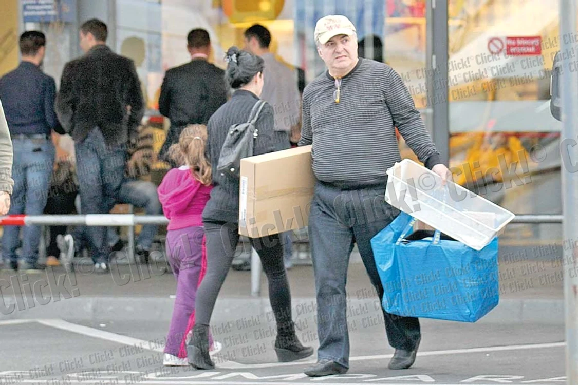 De la teatru, în drum spre casă, Florin Călinescu a dat o fugă în Băneasa, la un magazin de mobilă, pentru a-şi cumpăra ceva util