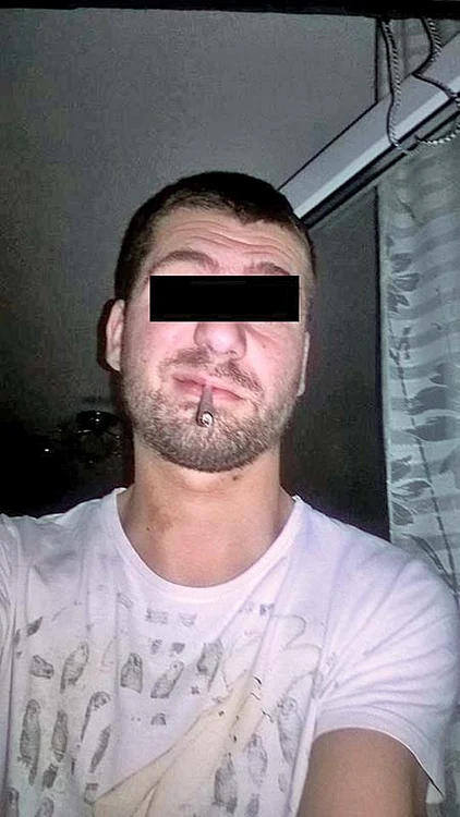 
    Radu, într-una din  fotografiile care  l-au dat de gol  