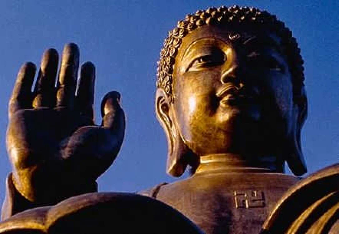 Svastica - „Sigiliul inimii”, pe statuia lui Buddha, Foto: esotericonline.net