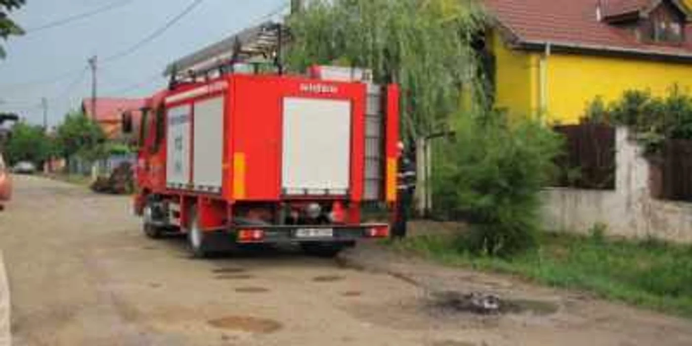 Potrivit ISU, cauza probabilă a fost trăsnetul 