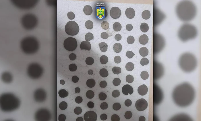 Monede furate dintr-un sit arheologic dobrogean FOTO Poliția de Frontieră