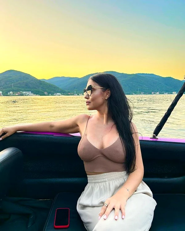 Andreea Mantea, cu formele la vedere