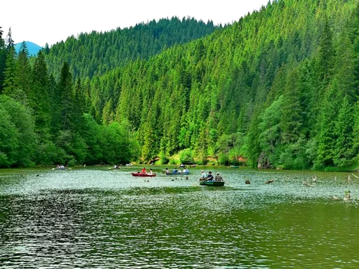 lacul%20rosu%201 jpg jpeg