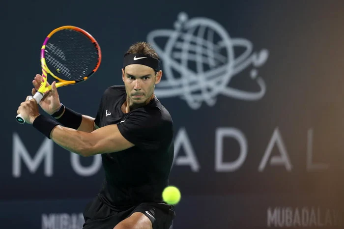Rafael Nadal a jucat într-o ținută neagră la Abu Dhabi (Foto: EPA-EFE)