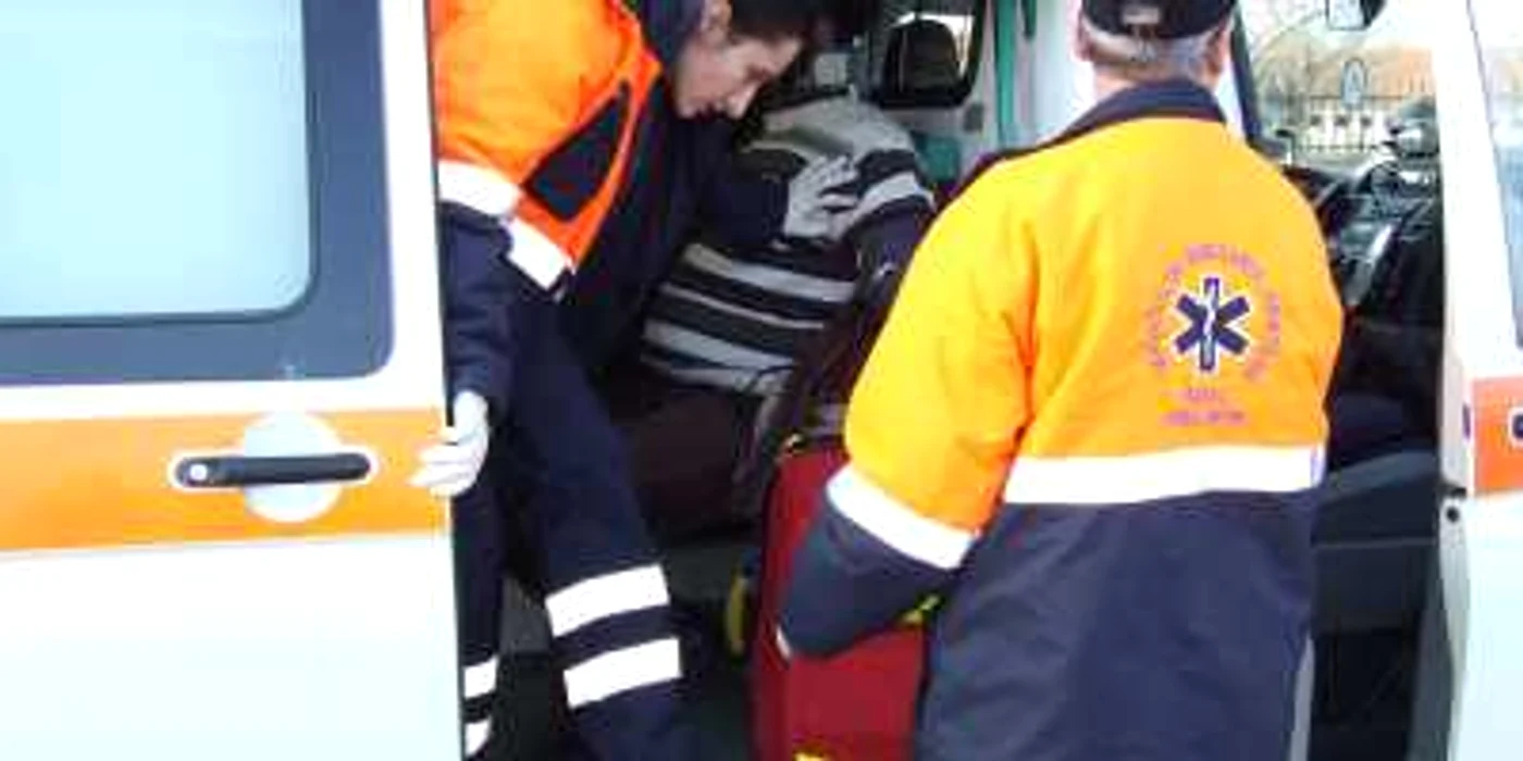 Bărbatul a fost transportat la spital