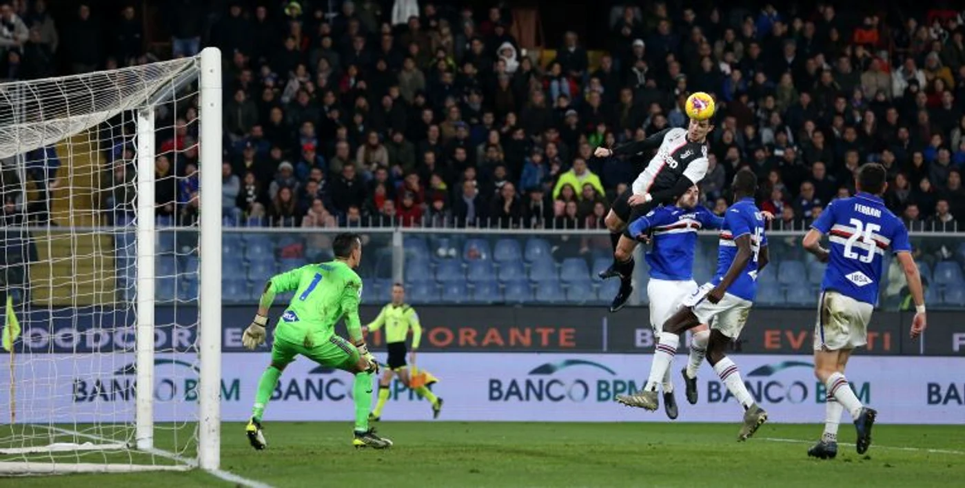 
    Cristiano Ronaldo si momentul de magie, în care s-a desprins 70 de centimetri de la solFOTO: Profimedia  