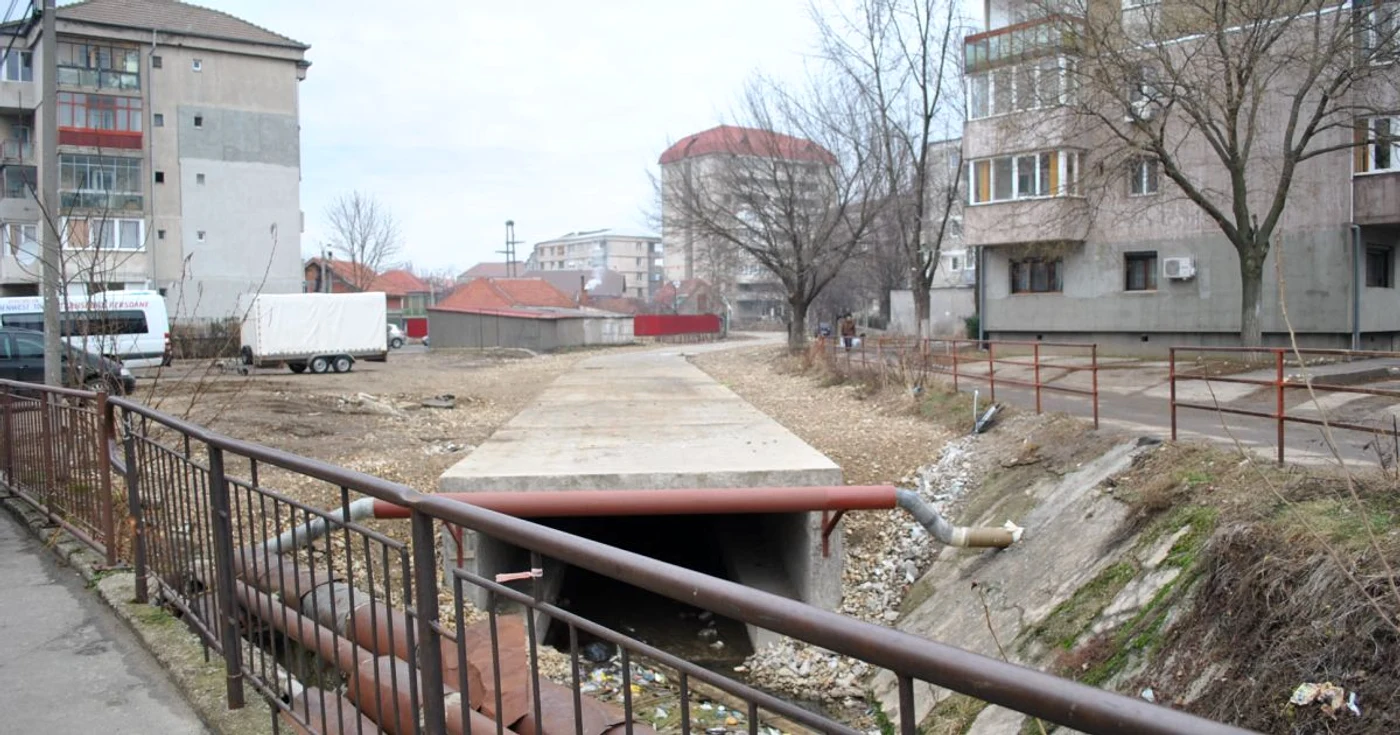 Primăria va demara lucrările de realizare a căii de acces peste pârâul Adona 