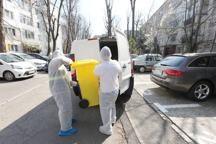 Gunoiul este transportat cu mașini speciale la centrele desemnate