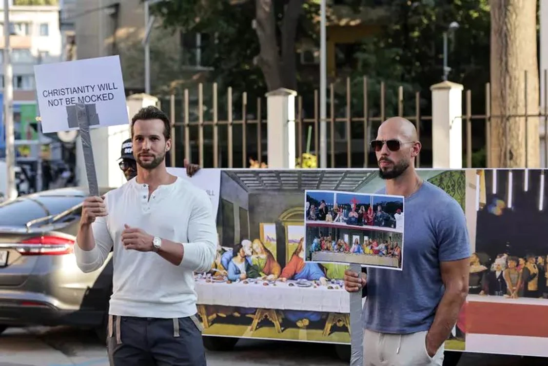 Protest la Ambasada Frantei  împotriva momentului „Cina cea de Taină” de la JO 2024 - Foto X