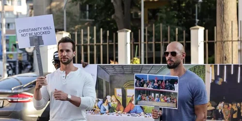 fratii Tate   protest la Ambasada Frantei   Foto X jfif