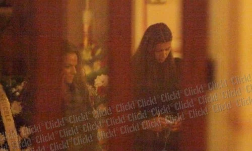 Ramona şi Monica gabor, la priveghi (FOTO Roberto Sălceanu) jpeg