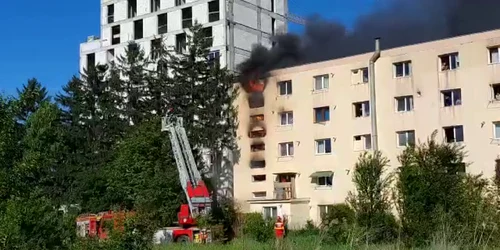 Mai mulţi braşoveni au ajuns să locuiască alături de refugiaţii din Ucraina după incendiul de vineri seara FOTO Ioan Buciumar