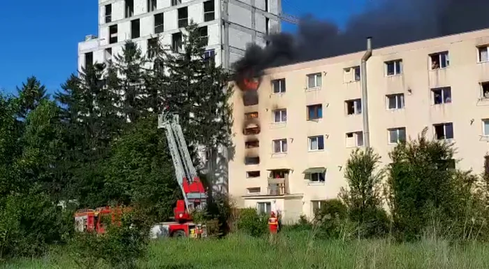 Mai mulţi braşoveni au ajuns să locuiască alături de refugiaţii din Ucraina după incendiul de vineri seara FOTO Ioan Buciumar