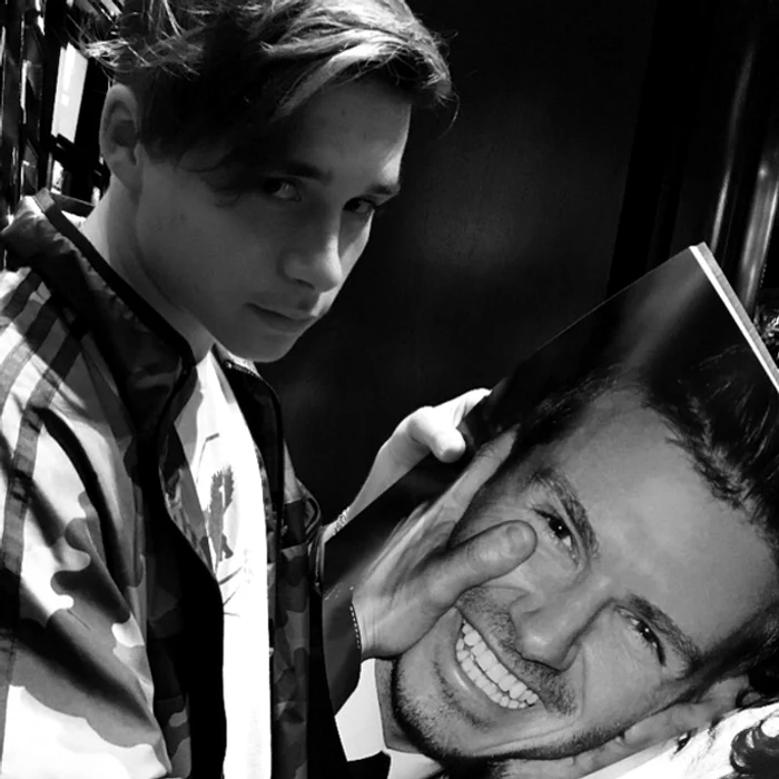 Brooklyn Beckham, îmbrăcat într-un maiou Nirvana, la festivalul Coachella din CaliforniaFoto: Splashnews