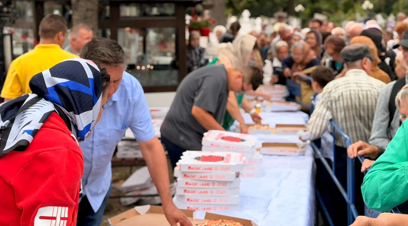 Biserica a împărțit pizza credincioșilor