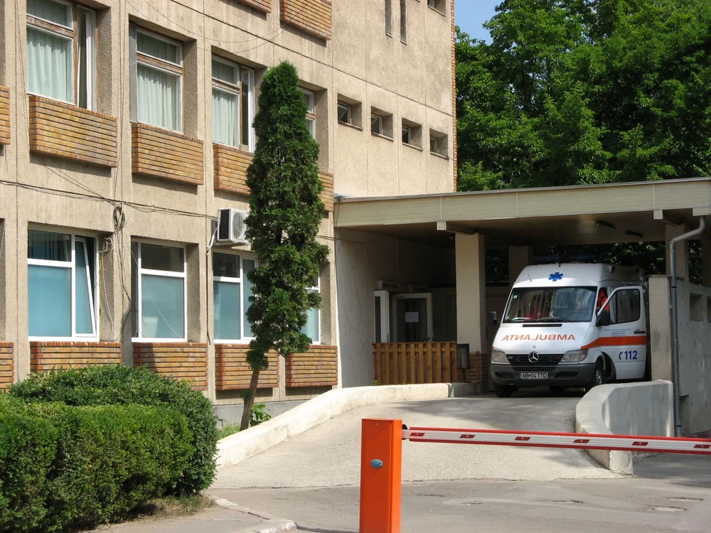 Tânărul a fost transportat la morga spitalului judeţean