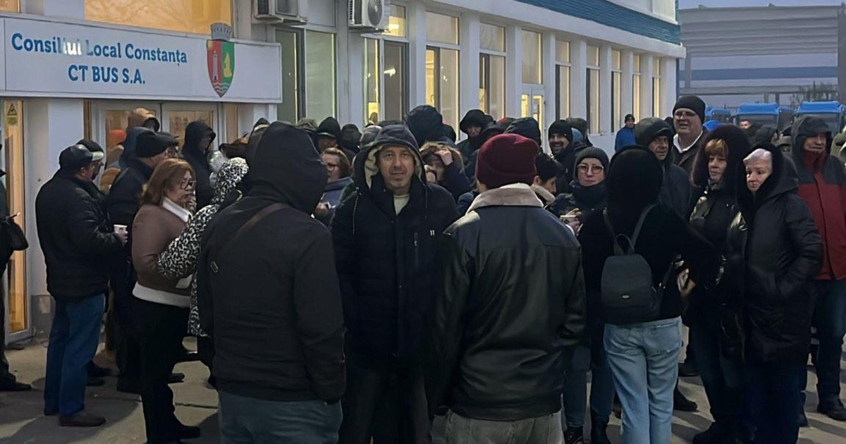 Autobuzele din Constanța rămân blocate: șoferii cer demisia directorului CT Bus.