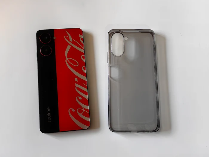 realme 10 Pro 5G Coca Cola Edition husă FOTO Adrian Pogîngeanu