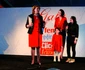 Elisabeta Lipă,  premiind o pe Tanţa Zinati jpeg