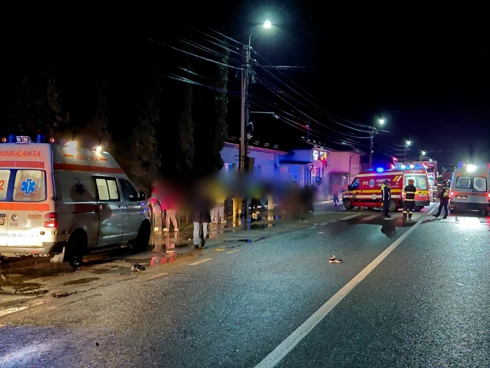 Pietonii loviți primesc îngrijiri medicale FOTO: ISU Cluj