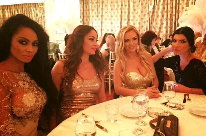 Andreea Tonciu, Laurette şi prietenele lor la nunta Sânzianei