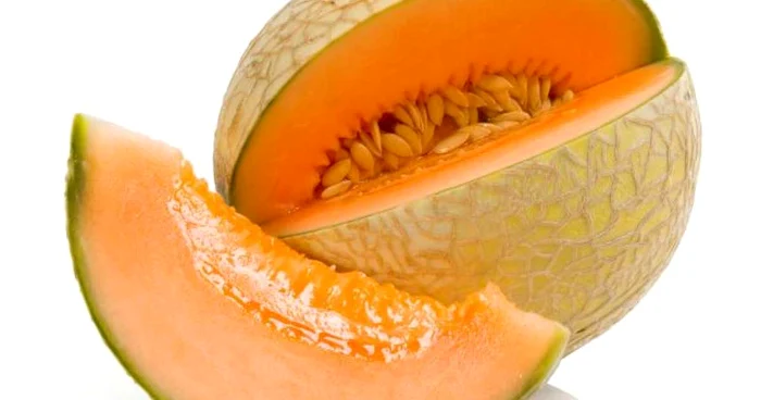 Persoanele care consumă alimente contaminate cu bacteria Listeria monocytogenes pot prezenta simptome după două luni