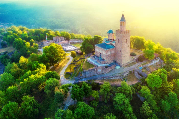 
    Fortăreața Tsarevets din Veliko Tarnovofoto: Click!  