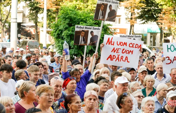 Protestul simpatizanţilor Partidului ŞOR, desfăşurat duminică la sediul Procuraturii, în susţinerea deputatei Marina Tauber, arestată pentru 30 de zile