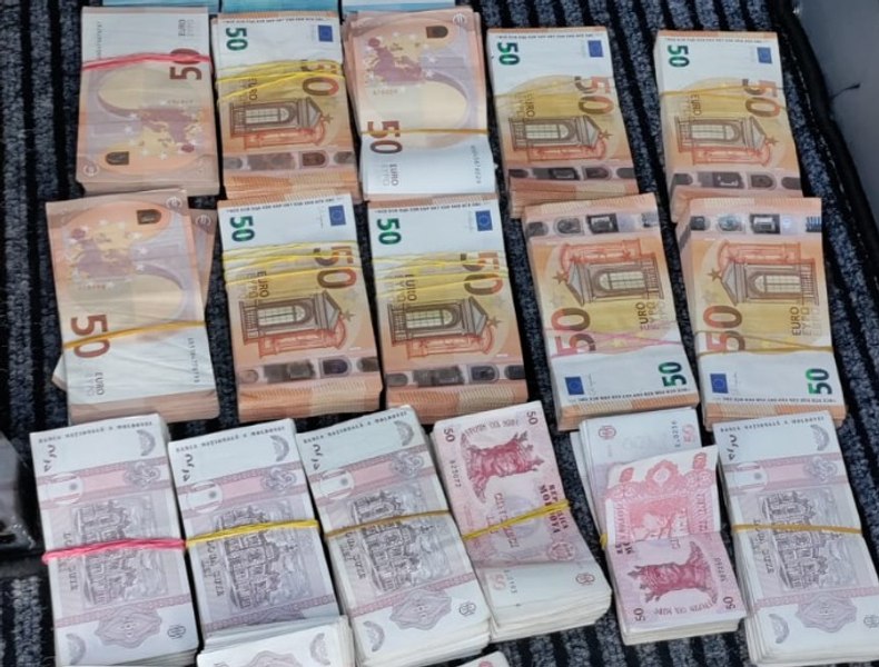 Primele rezultate ale noului sistem de scanare din Vama Albița: bani și țigări, ascunse în plafonul microbuzelor