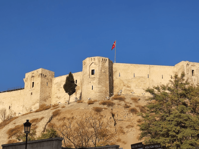 Castelul Gaziantep, obiectiv din patrimoniul UNESCO, a devenit o ruină după cutremurul din Turcia VIDEO