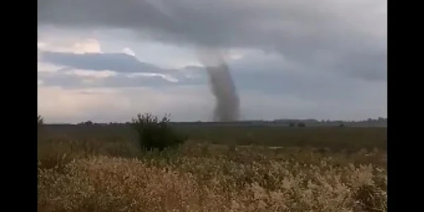 Tornadă filmată în Tatanir Tulcea captură video Meteoplus