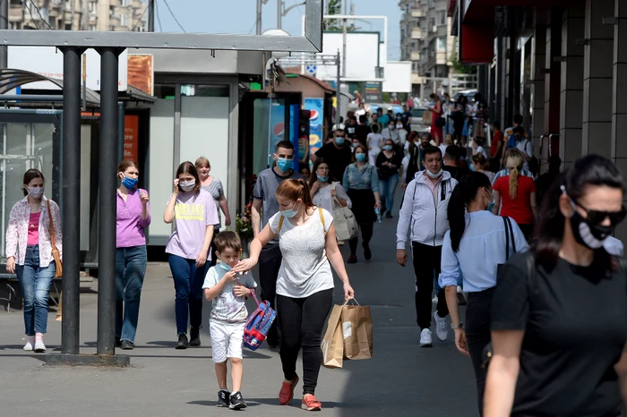 
    Cele mai îngrijorate sunt persoanele trecute de 65 de ani  