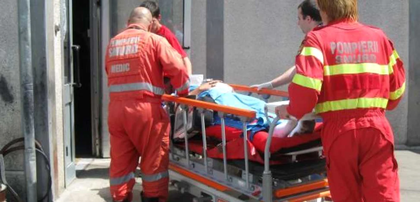 Victima a fost transportată la spital (foto arhivă)