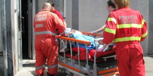 Victima a fost transportată la spital (foto arhivă)