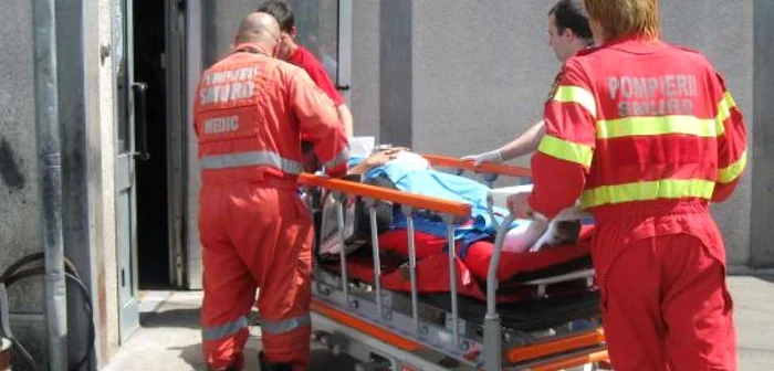 Victima a fost transportată la spital (foto arhivă)