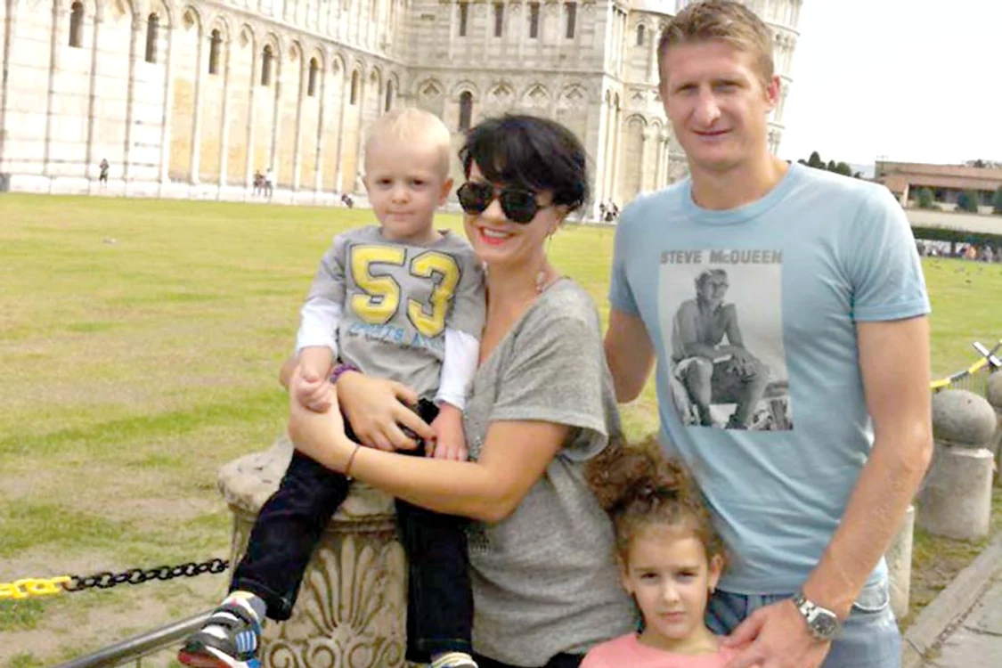 
    Nectarie, Nadia,  Dorin şi Maya  s-au plimbat pe  străzile din Pisa  