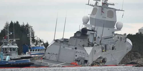 Coliziune intre petrolierul maltez Sola TS si fregata norvegiana KNM Helge Ingstad FOTO EPA-EFE