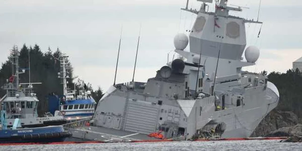 Coliziune intre petrolierul maltez Sola TS si fregata norvegiana KNM Helge Ingstad FOTO EPA-EFE