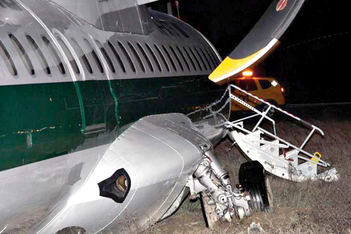 Piloţii români au scăpat  doar cu răni minore (Fotografii: Ansa Telenews)