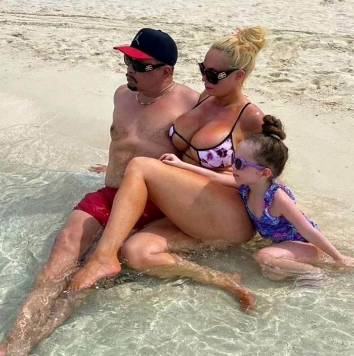 Ice T, Coco Austin și fetița lor Chanel, pe plaja din Bahamas