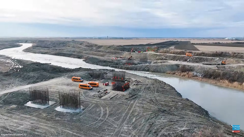 Pod de pe Autostrada Moldovei (A7), unul dintre cele mai lungi din țară. Stadiul lucrărilor VIDEO