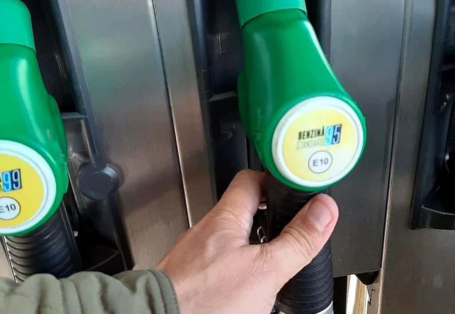 Benzina a depășit pragul de 9 lei pe litru. Foto: arhiva Click.