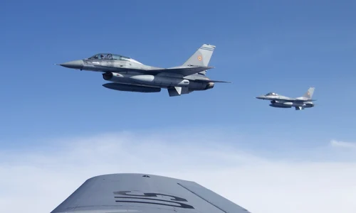 Avioana F16 alimentate in zbor FOTO Fortele Aeriene Romane/Facebook 