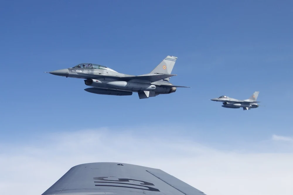 Drone kamikaze lângă România. Avioane F-16 ridicate și activitate suspendată în Vama Giurgiulești