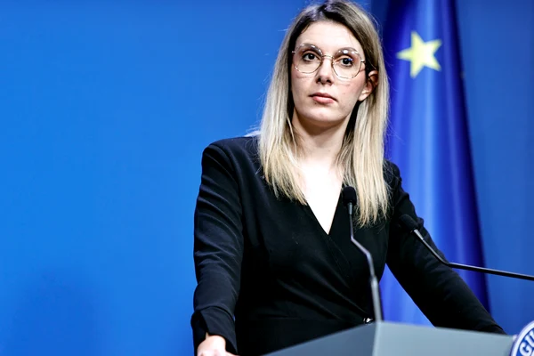 Diana Buzoianu cere prefecturilor Ilfov și București instituirea stării de alertă pentru arderile ilegale de deșeuri de la Sintești: „Milioane ajung în buzunarul mafiilor”