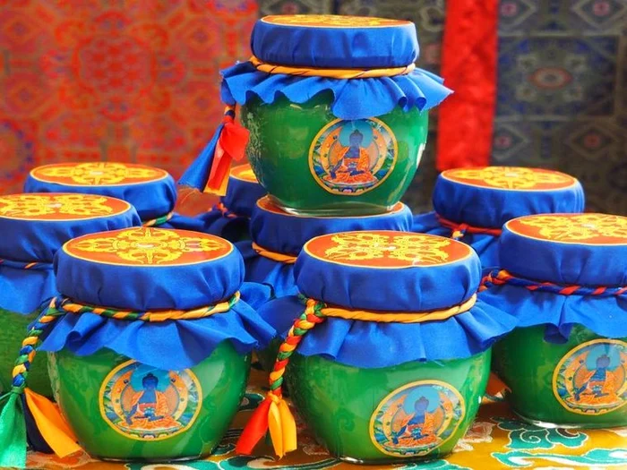 Ce este vaza abundenței și cum îți poate aduce noroc la bani