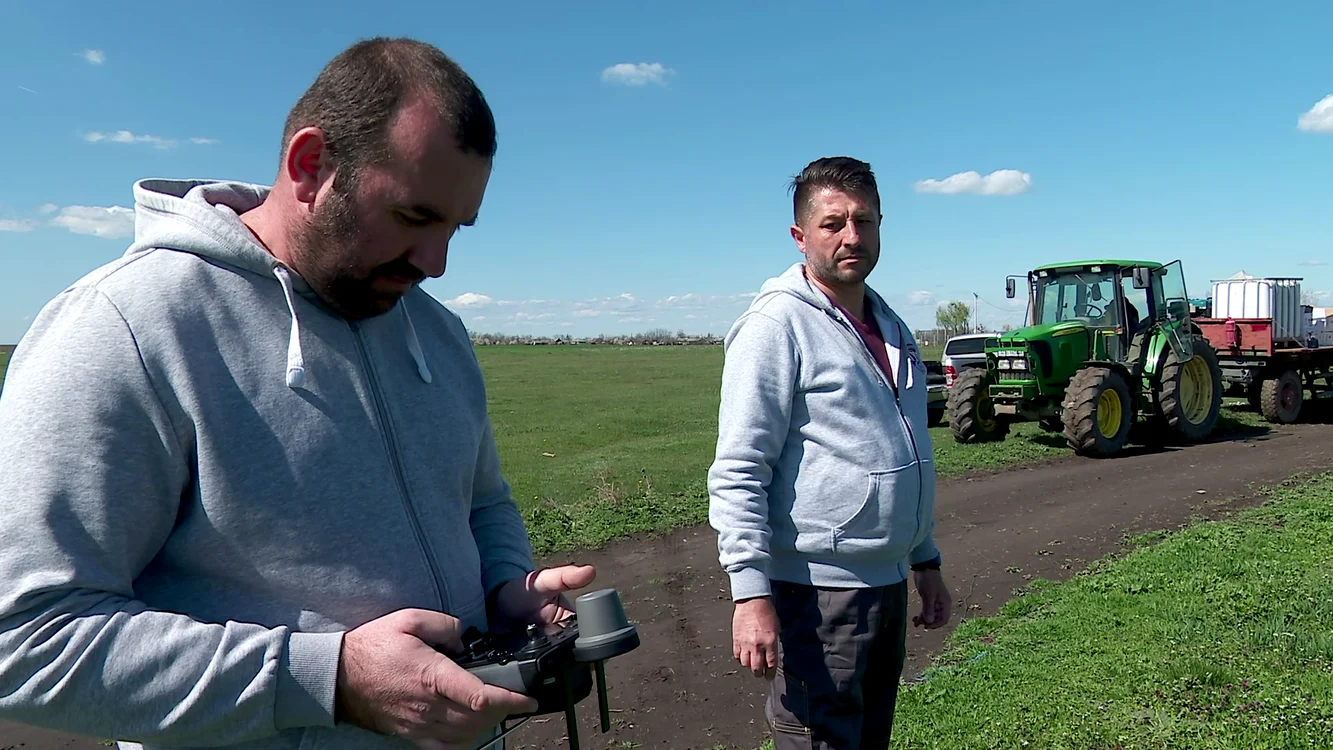 Dan și Marian vor avea întreagă flotă de drone. FOTO I. Bunilă