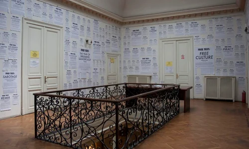 Cu zîmbetul pe buze – Bienala Bucureştiului, pentru a şasea oară jpeg